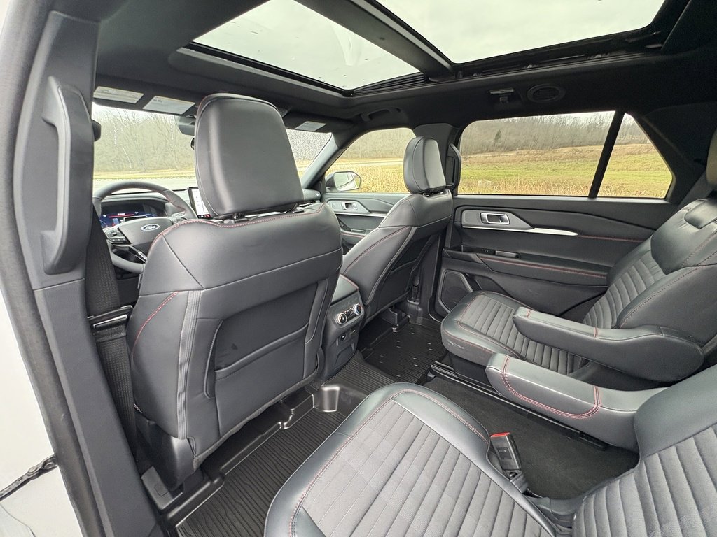 Used 2025 Ford Explorer ST-Line image 24