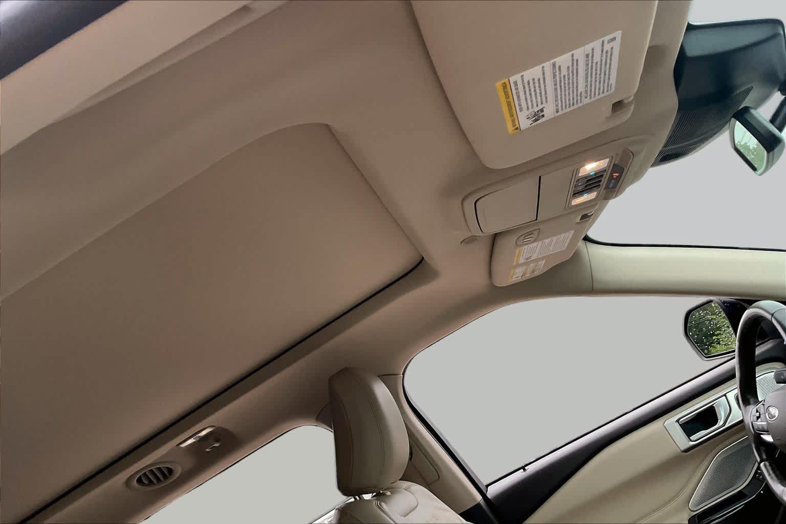 Used 2021 Ford Explorer Platinum w/ Premium Technology Package RWD image 13