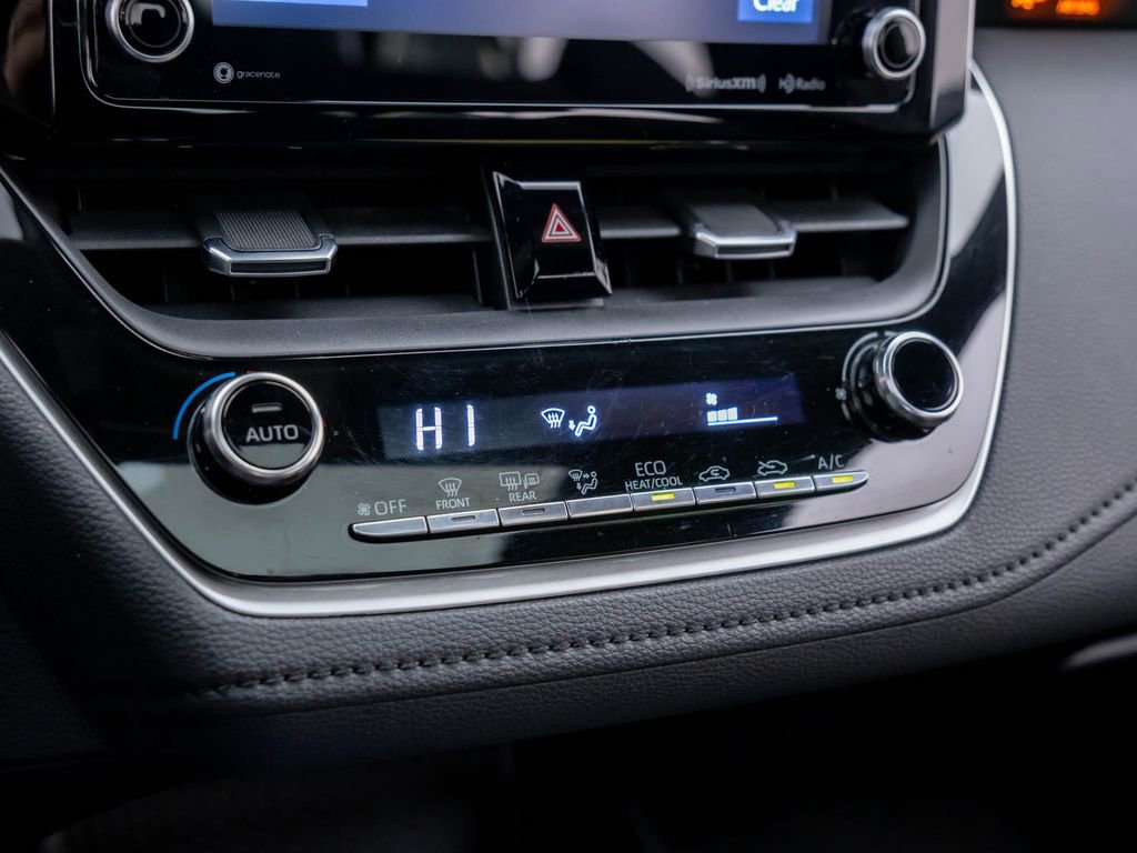 Used 2020 Toyota Corolla SE w/ SE Premium Package image 23