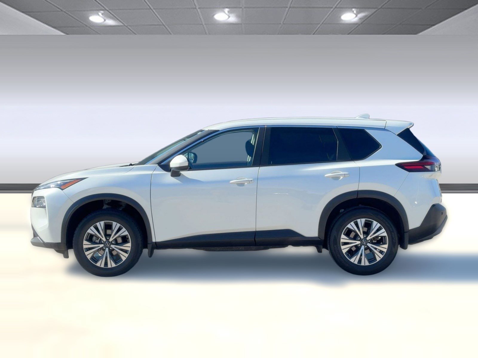 Used 2023 Nissan Rogue SV image 2