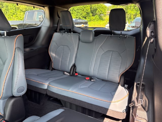 New 2027 Chrysler Pacifica Pinnacle w/ Theater Group AWD/4WD image 25