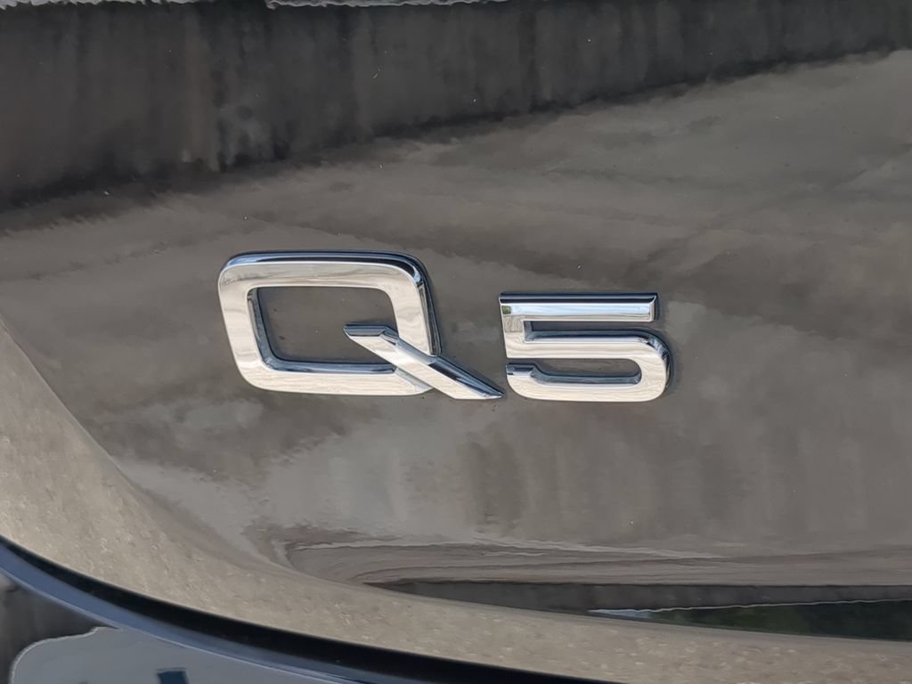 Used 2022 Audi Q5 2.0T Premium Plus w/ Premium Plus Package AWD/4WD image 11