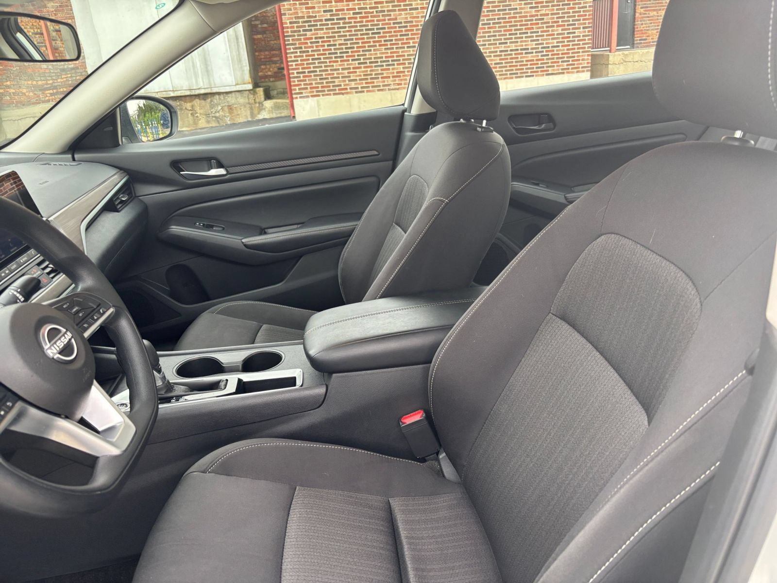 Used 2025 Nissan Altima 2.5 SV FWD image 21