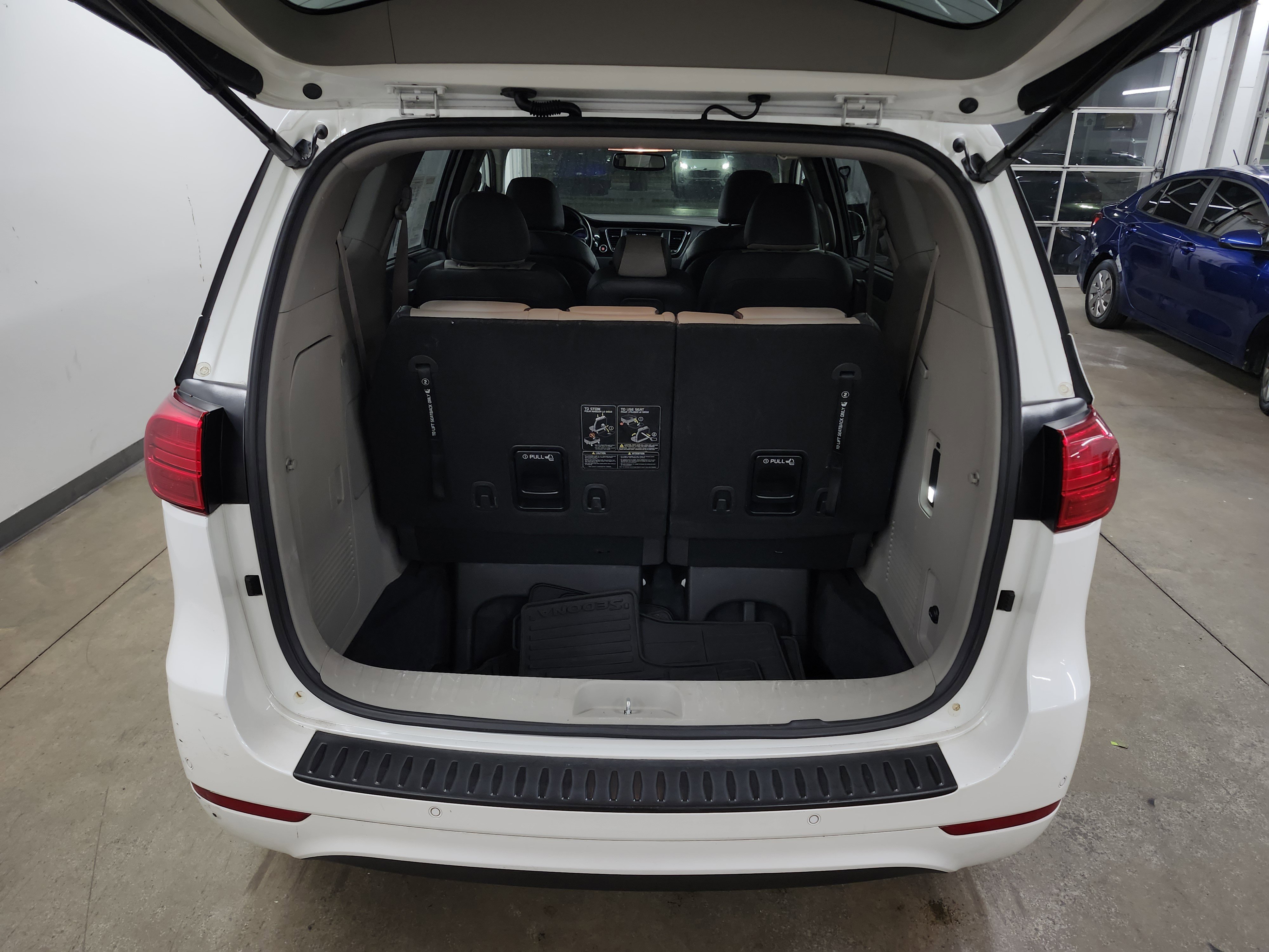 Used 2015 Kia Sedona SX image 23