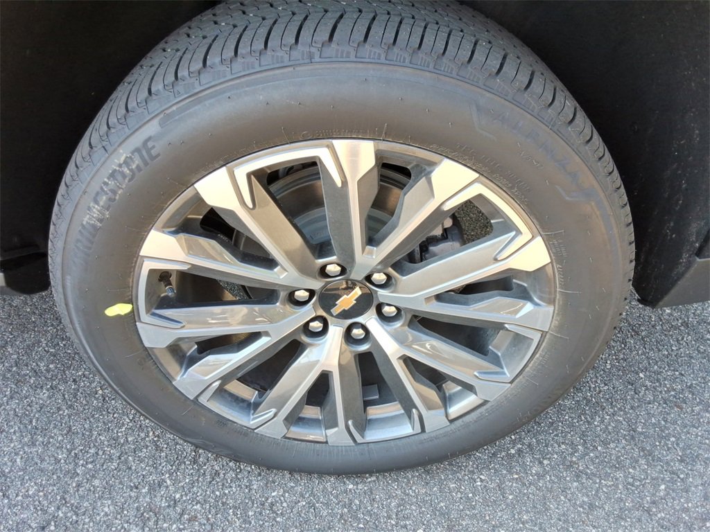 New 2026 Chevrolet Suburban High Country image 17