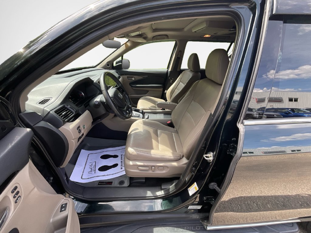 Used 2019 Honda Pilot Elite image 12