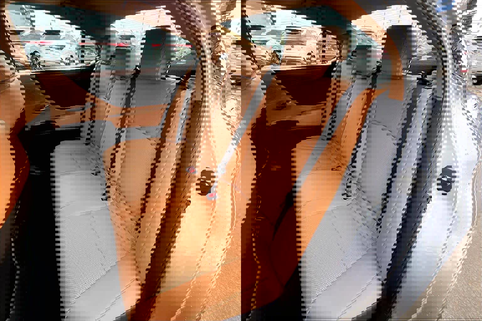 Used 2025 Lexus ES 300h w/ Premium Package image 21