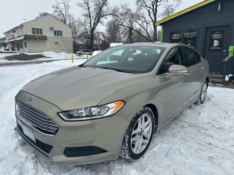 Used 2015 Ford Fusion SE image 3