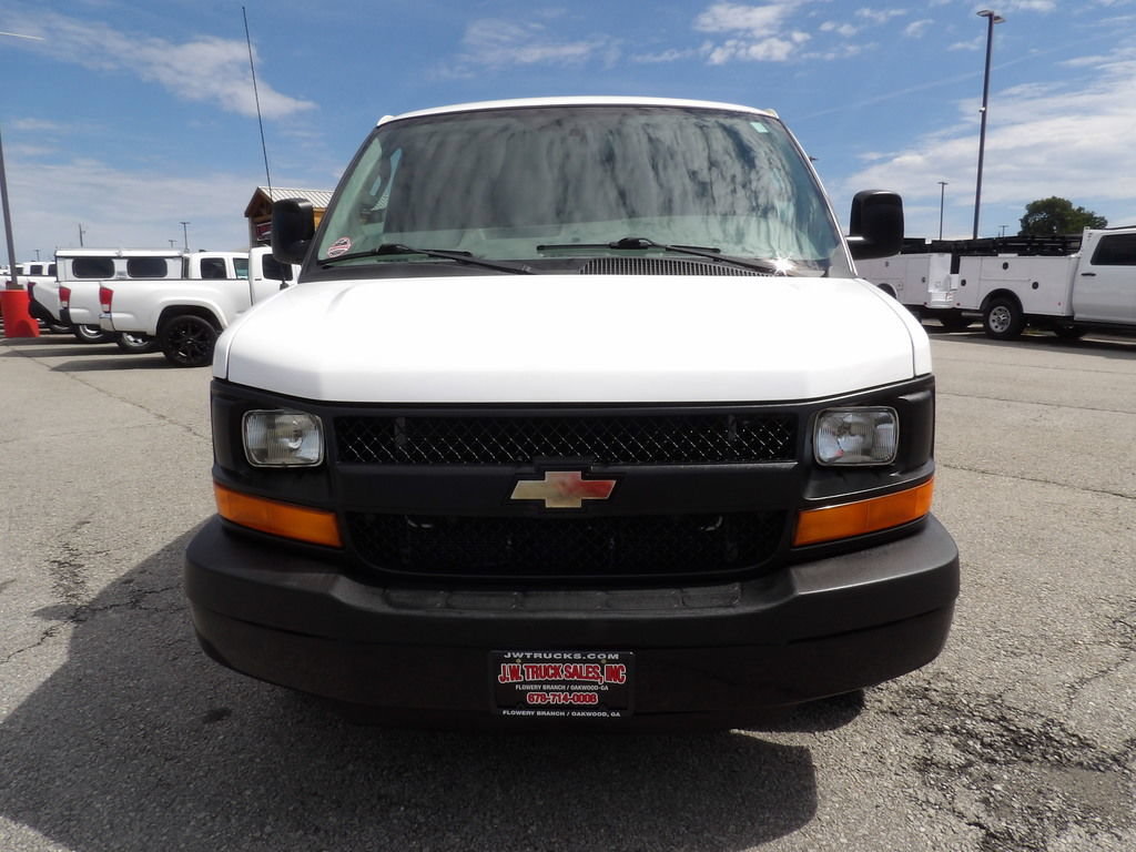 Used 2016 Chevrolet Express 2500 RWD image 12