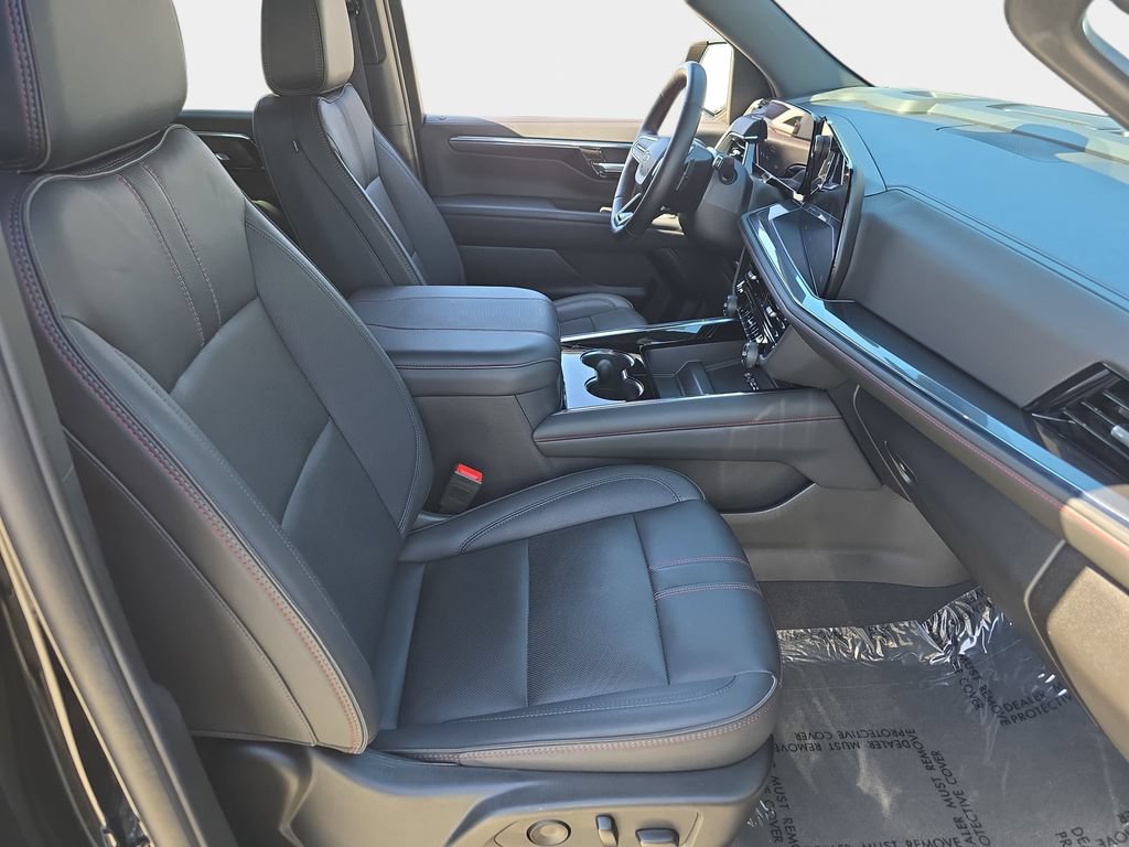 Used 2025 Chevrolet Suburban RST w/ Comfort Package AWD/4WD image 12