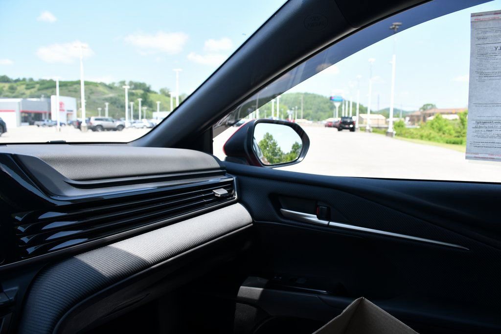 Used 2025 Toyota Camry SE image 15