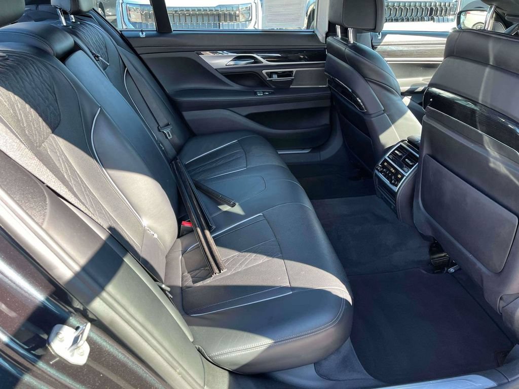 Used 2019 BMW 750i xDrive w/ Executive Package AWD/4WD image 8