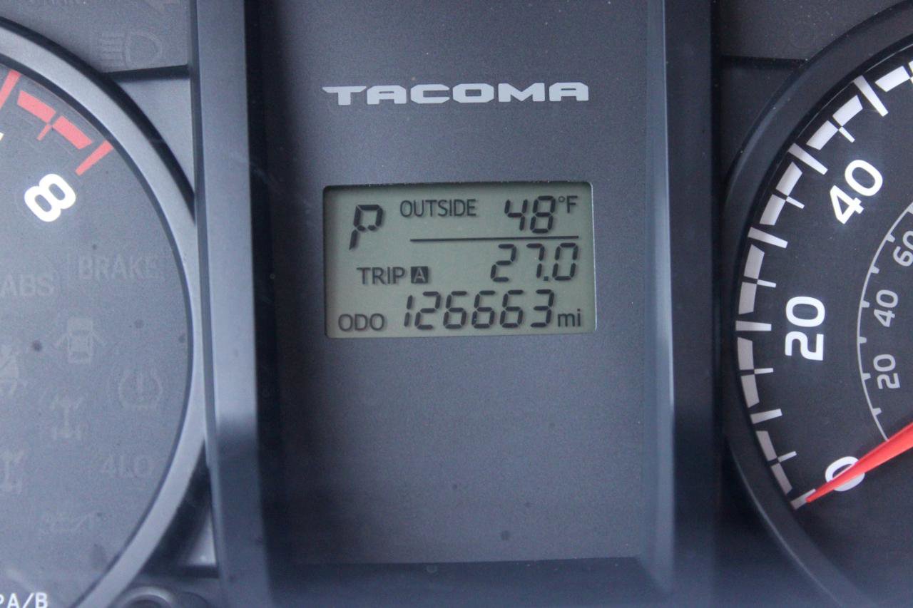 Used 2016 Toyota Tacoma SR image 22