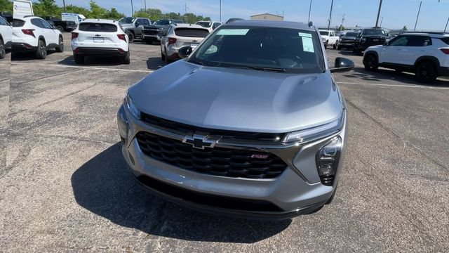 New 2026 Chevrolet Trax RS w/ Sunroof Package FWD image 5