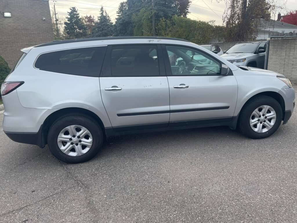 Used 2017 Chevrolet Traverse LS image 5