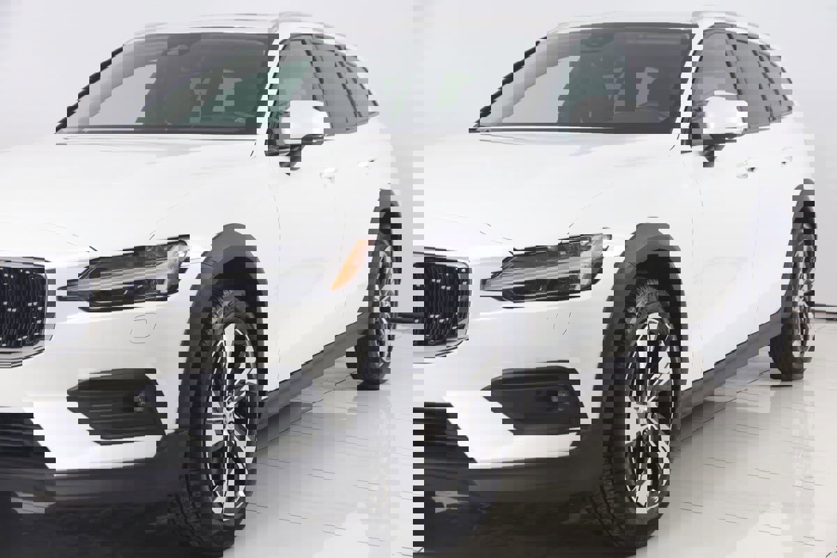 Used 2024 Volvo V60 B5 Cross Country Plus image 55