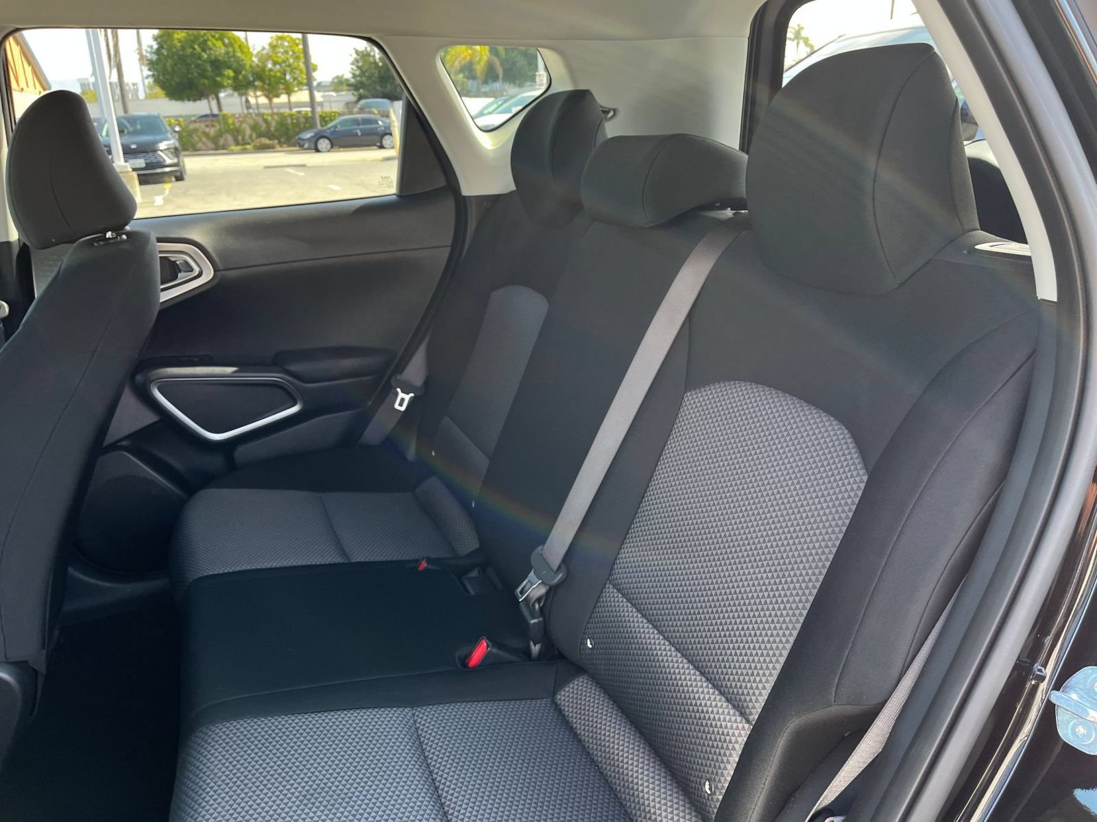 Used 2025 Kia Soul LX w/ LX Technology Package FWD image 25