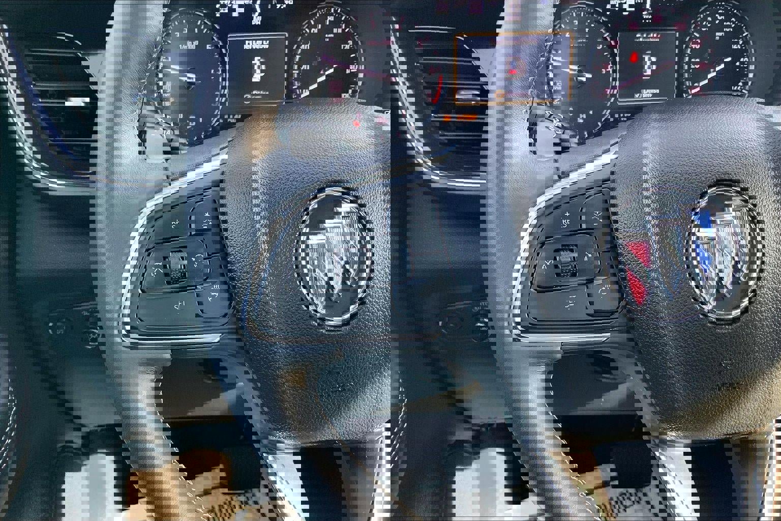 Used 2023 Buick Envision Avenir image 17