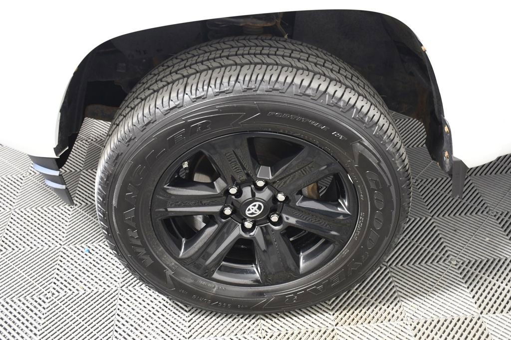 Used 2017 Toyota Tacoma Limited w/ Tow Package image 11