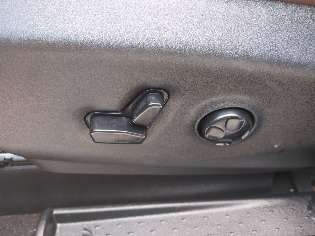 Used 2017 Chrysler Pacifica Limited FWD image 23