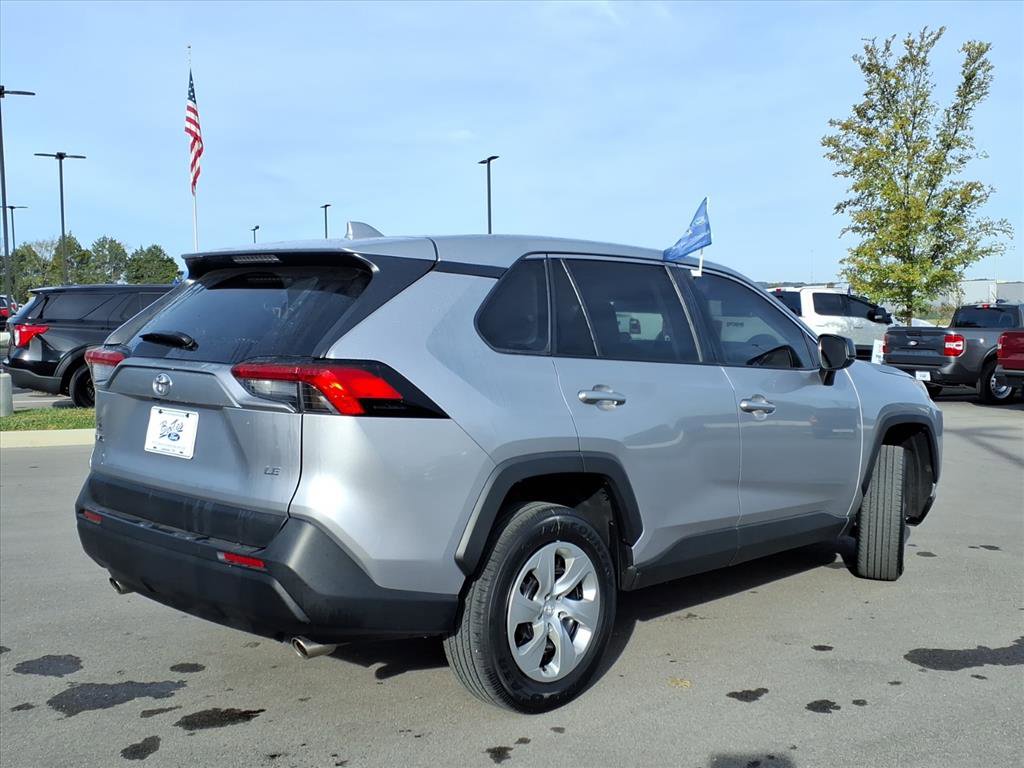 Used 2022 Toyota RAV4 LE image 3