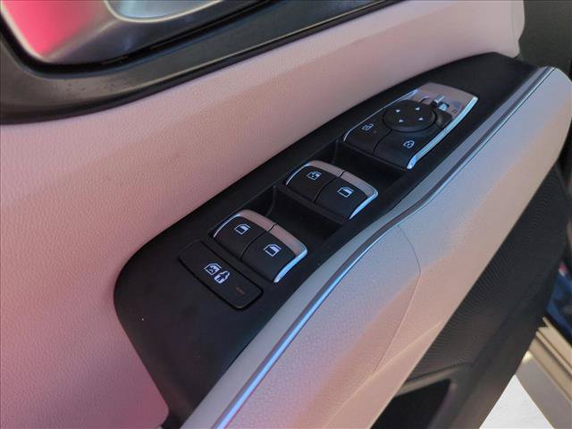 Used 2024 Kia Sorento S FWD image 12
