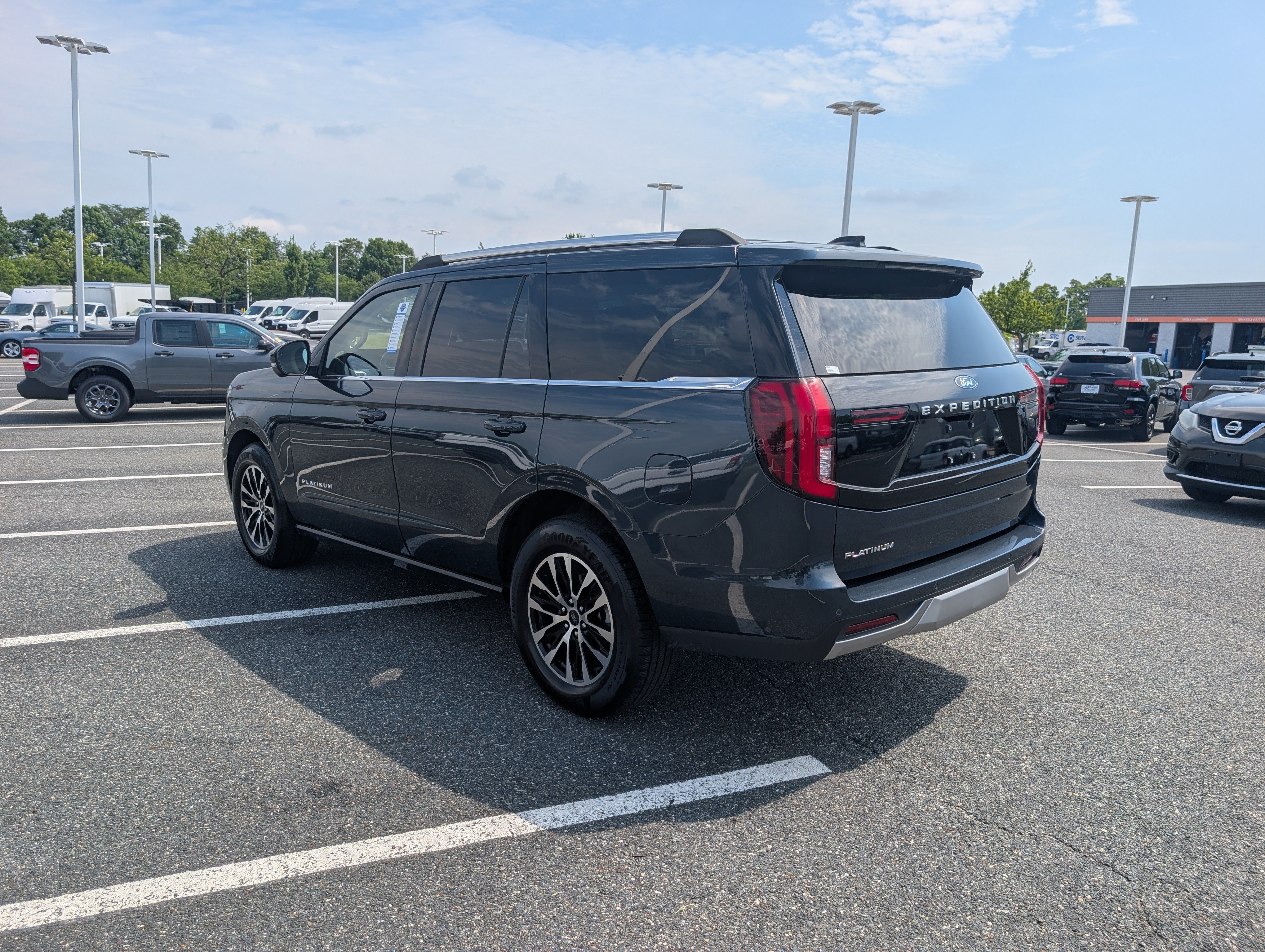 Certified 2025 Ford Expedition Platinum AWD/4WD image 5