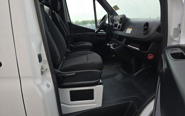Used 2023 Mercedes-Benz Sprinter 2500 image 6