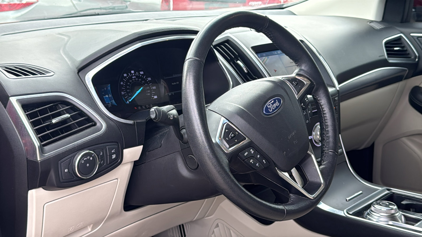 Used 2019 Ford Edge Titanium w/ Equipment Group 301A FWD image 10