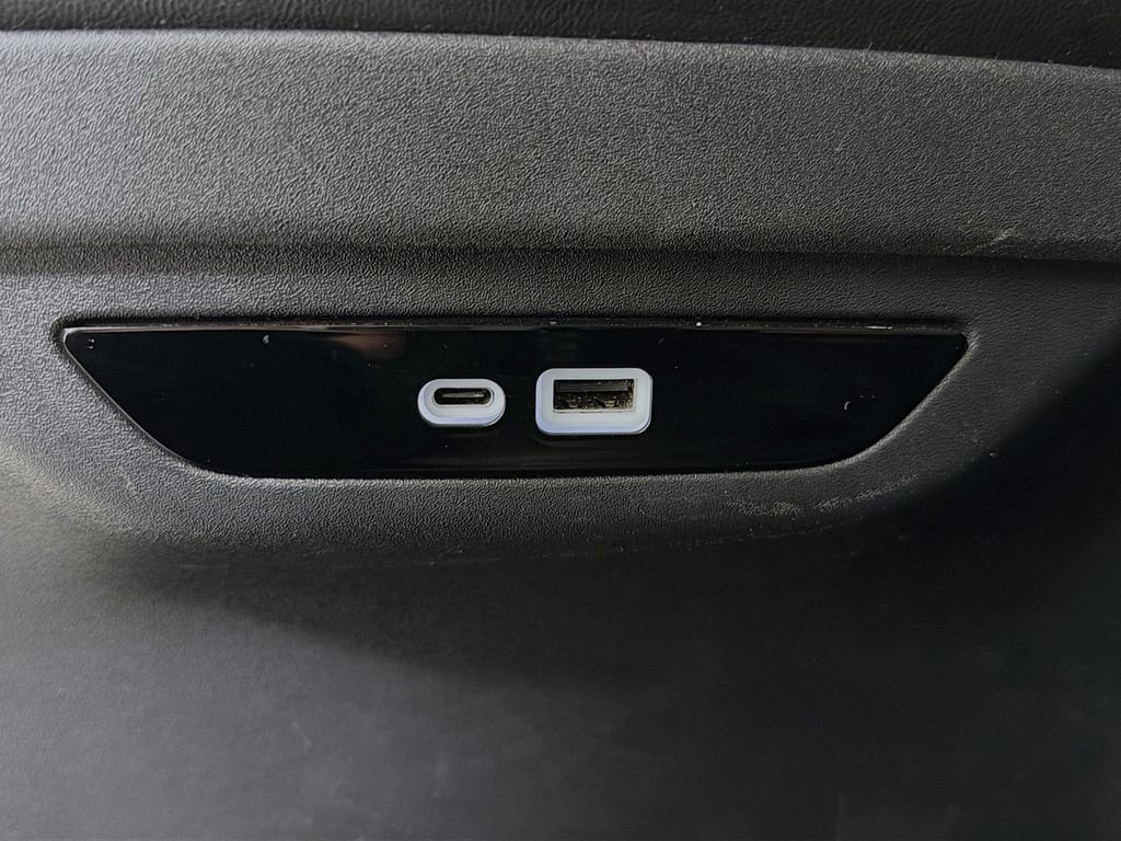 Used 2024 Chrysler Pacifica Touring-L image 28