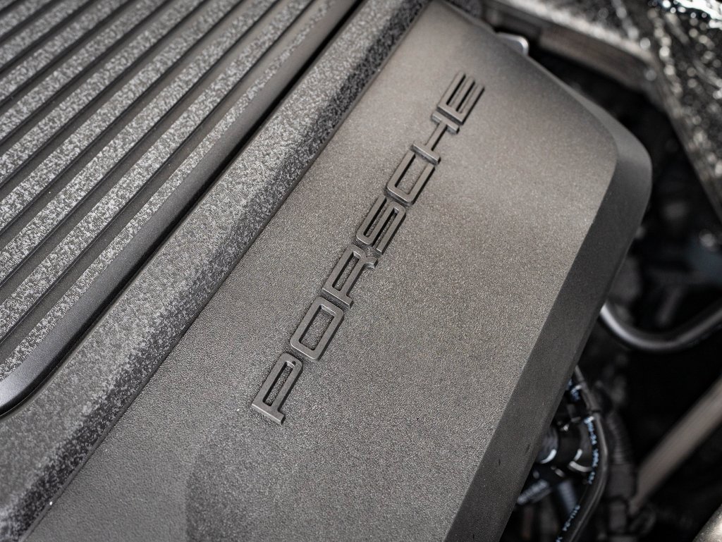 Certified 2025 Porsche Macan Turbo image 40