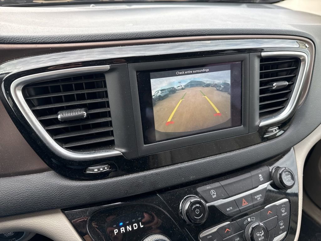 Used 2021 Chrysler Voyager Lxi image 8