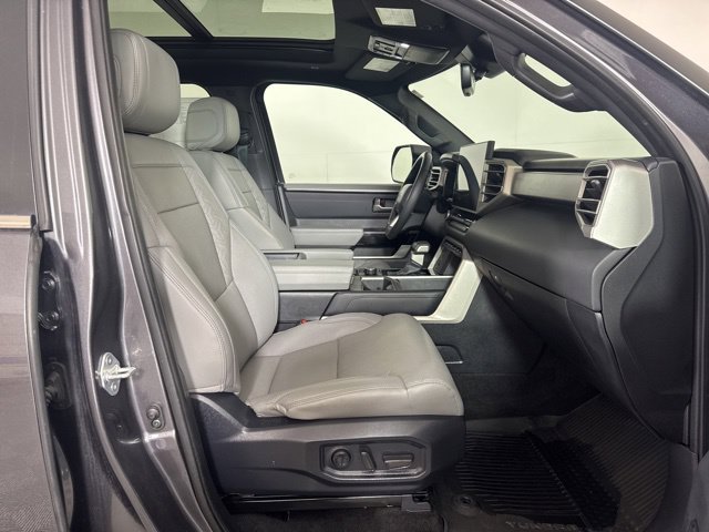 Used 2025 Toyota Tundra Limited AWD/4WD image 4