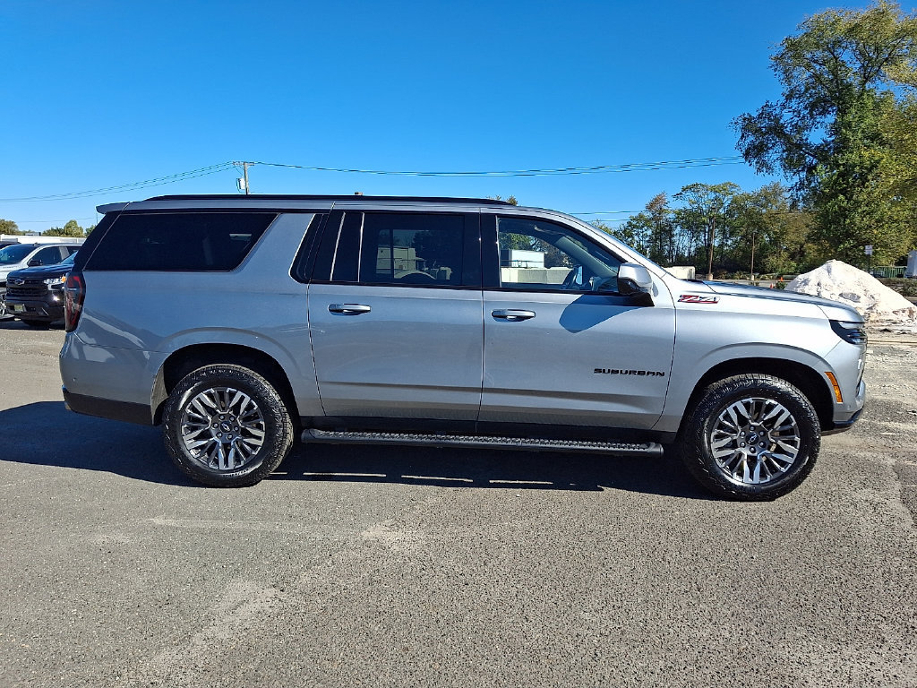 Used 2025 Chevrolet Suburban Z71 AWD/4WD image 13