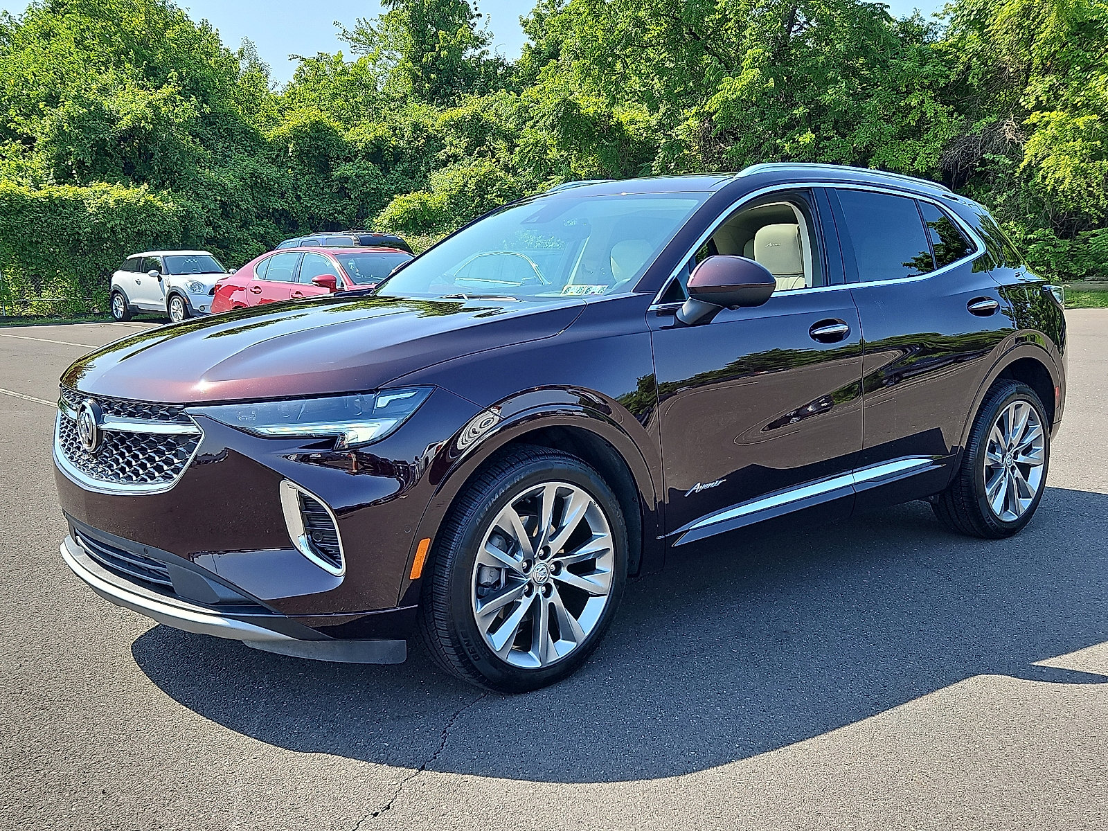 Certified 2022 Buick Envision Avenir w/ Technology Package II image 3