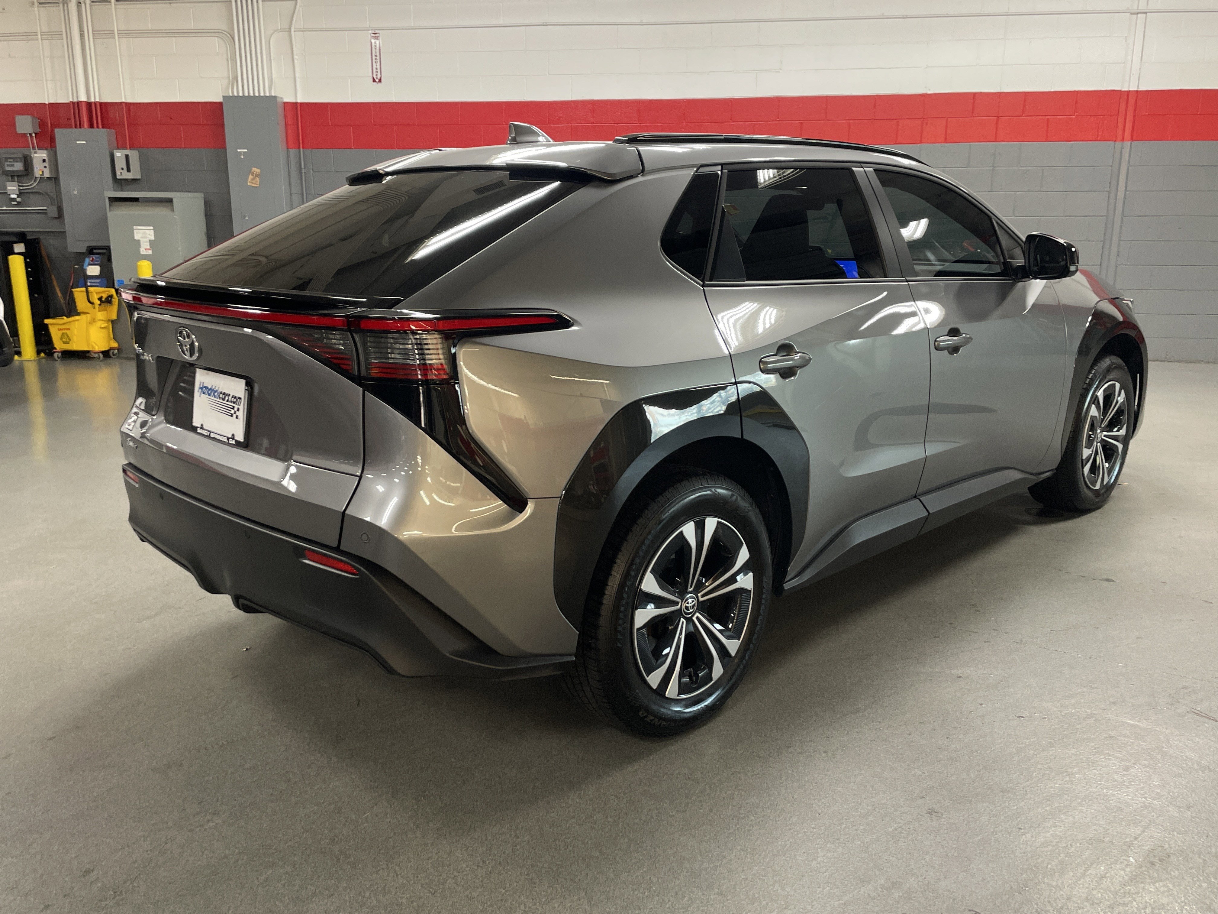 Used 2025 Toyota bZ4X FWD image 10