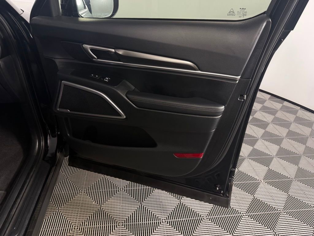 Used 2025 Kia Telluride S image 31