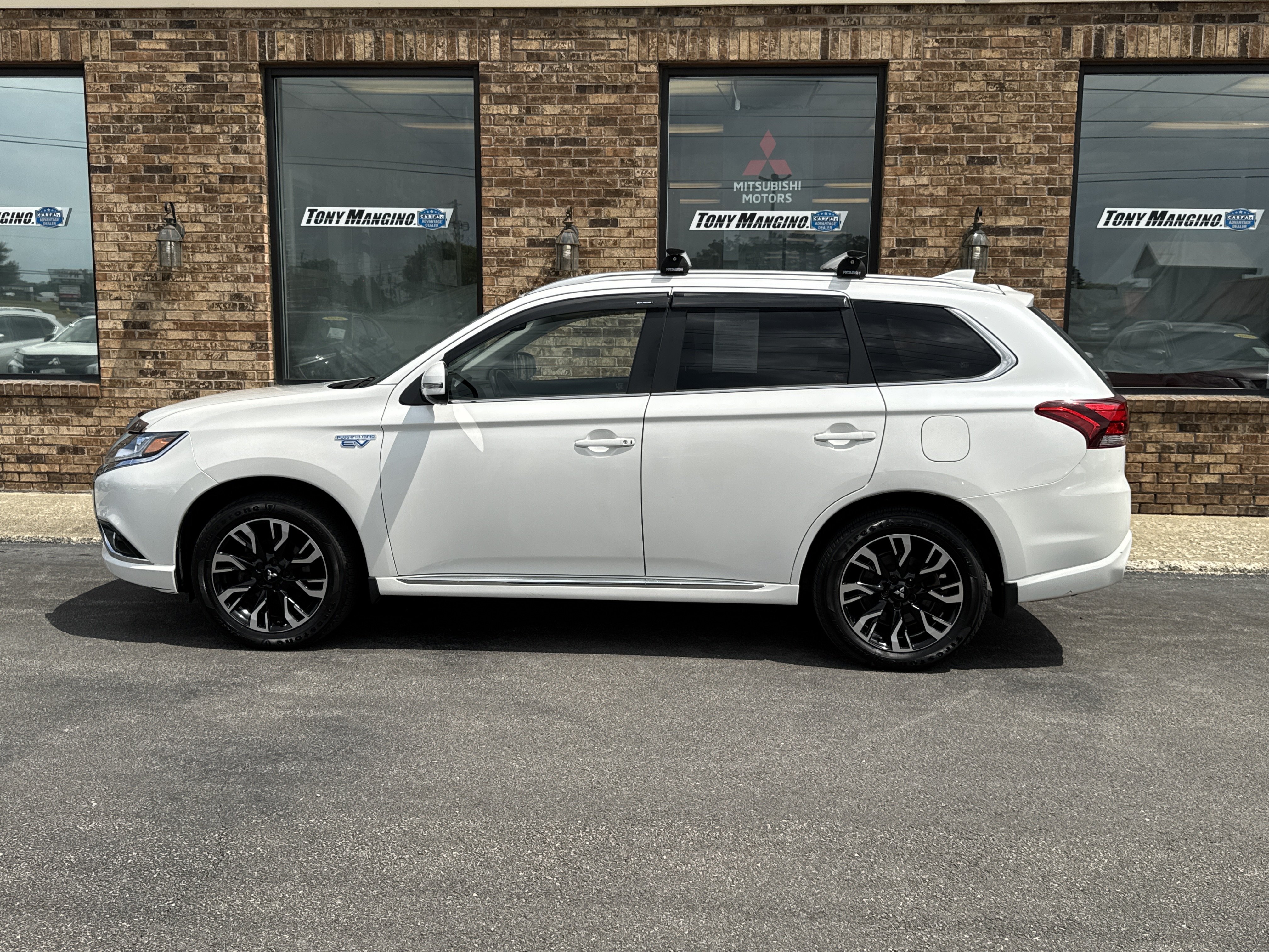 Used 2018 Mitsubishi Outlander SEL AWD/4WD image 2