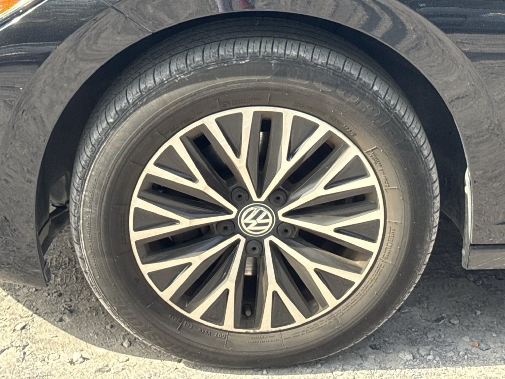 Used 2019 Volkswagen Jetta SEL w/ Cold Weather Package FWD image 23