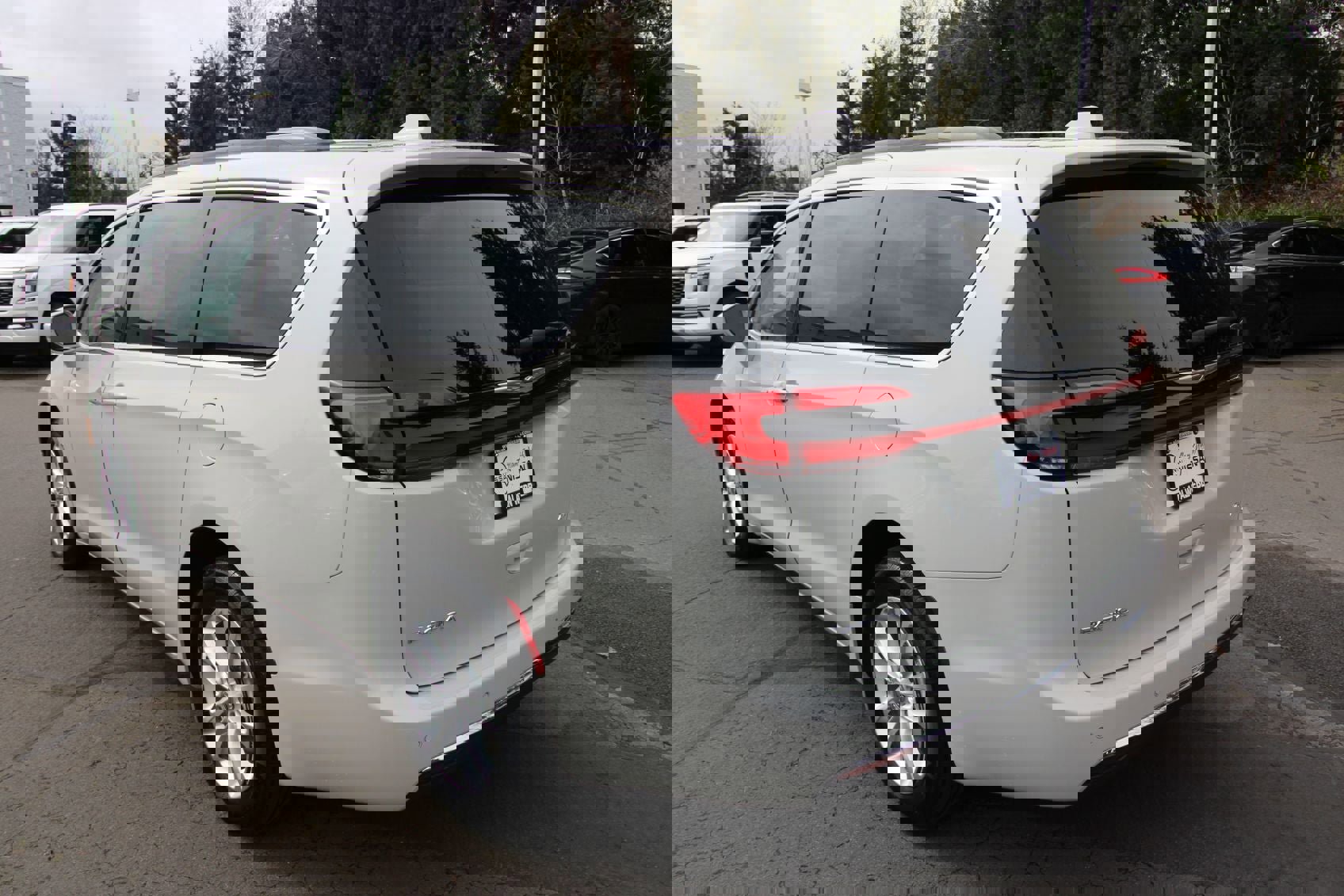 Used 2021 Chrysler Pacifica Touring image 5