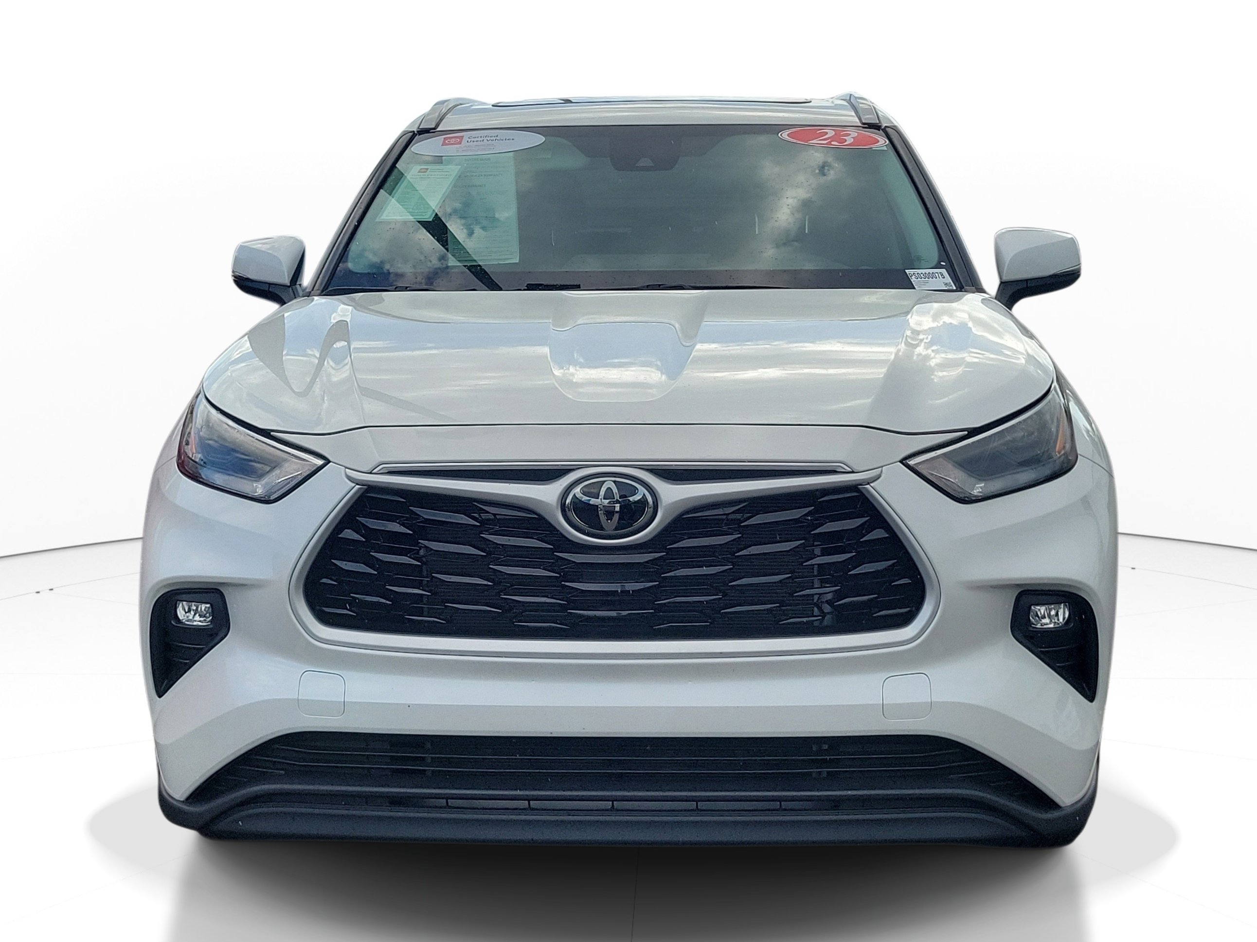 Used 2023 Toyota Highlander XLE image 2
