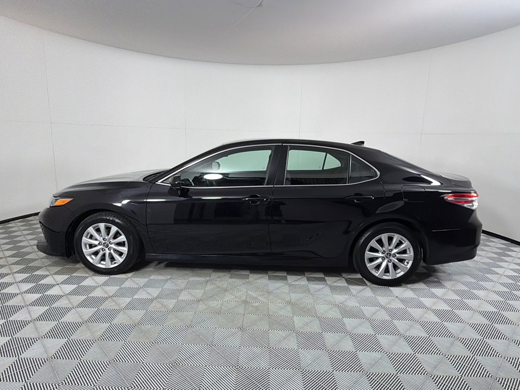Used 2020 Toyota Camry LE FWD image 8