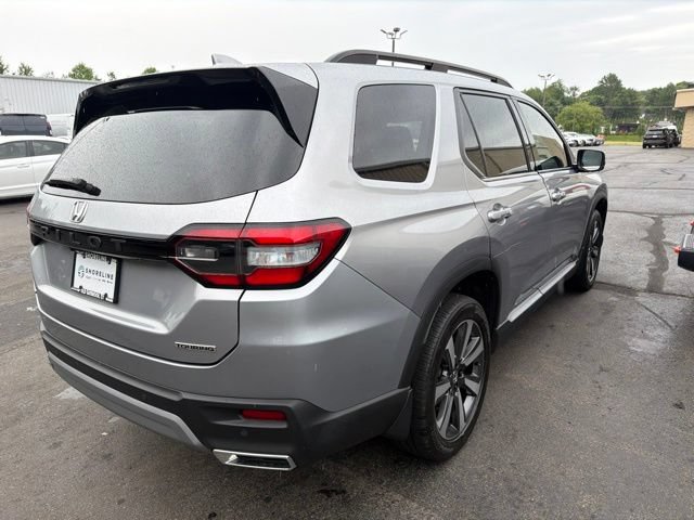 Used 2024 Honda Pilot Touring image 4