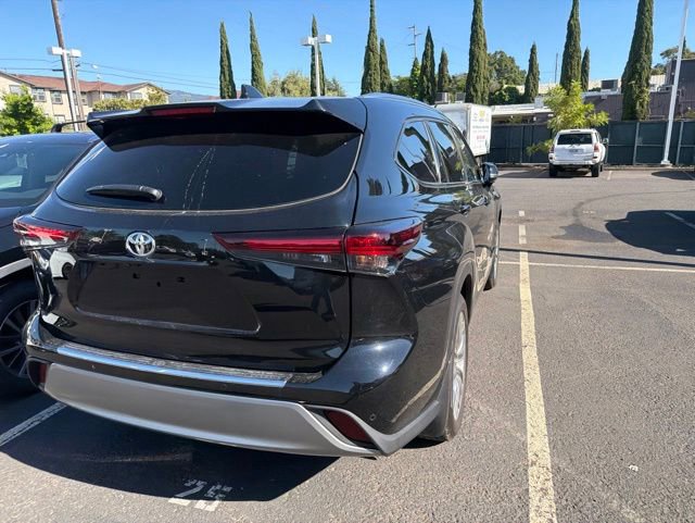 Used 2024 Toyota Highlander Platinum AWD/4WD image 13