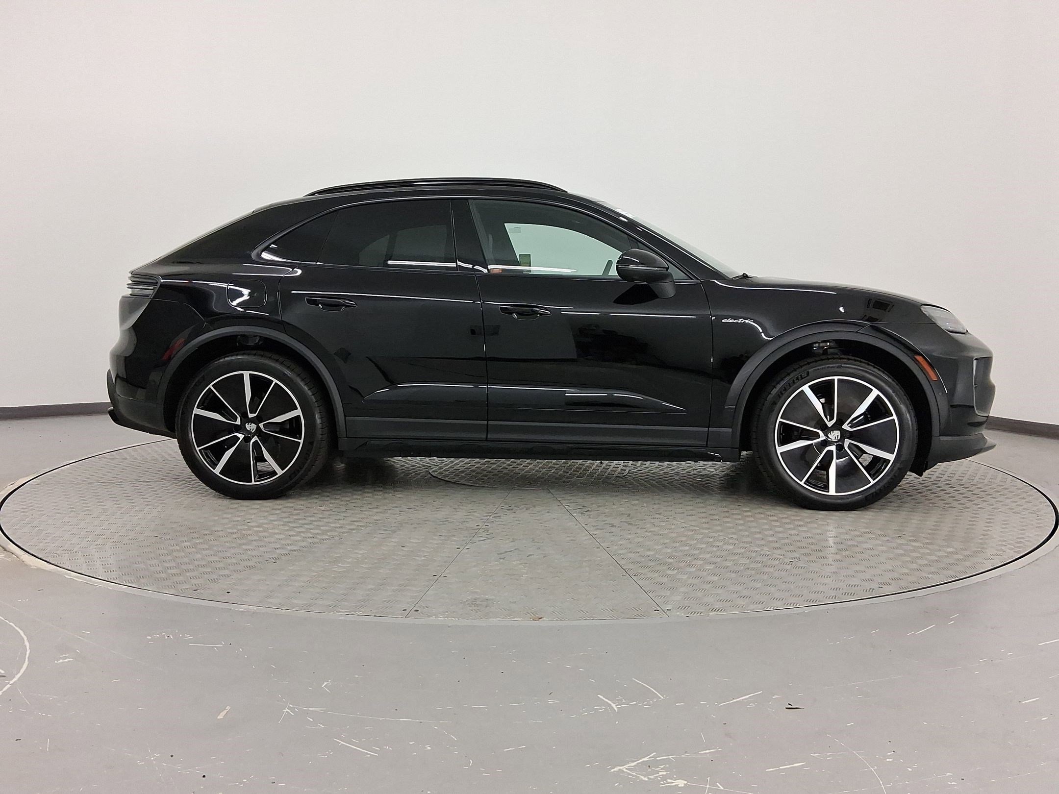 New 2025 Porsche Macan Electric image 8