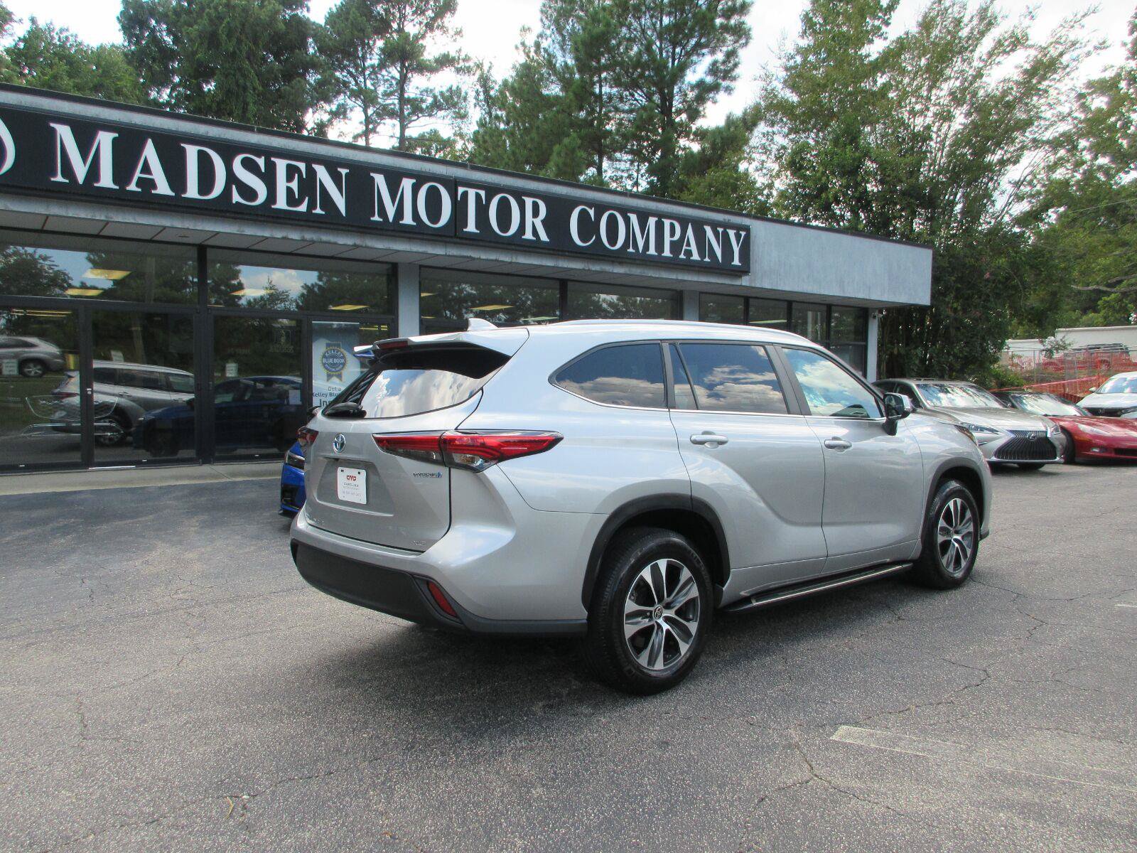 Used 2023 Toyota Highlander XLE FWD image 5