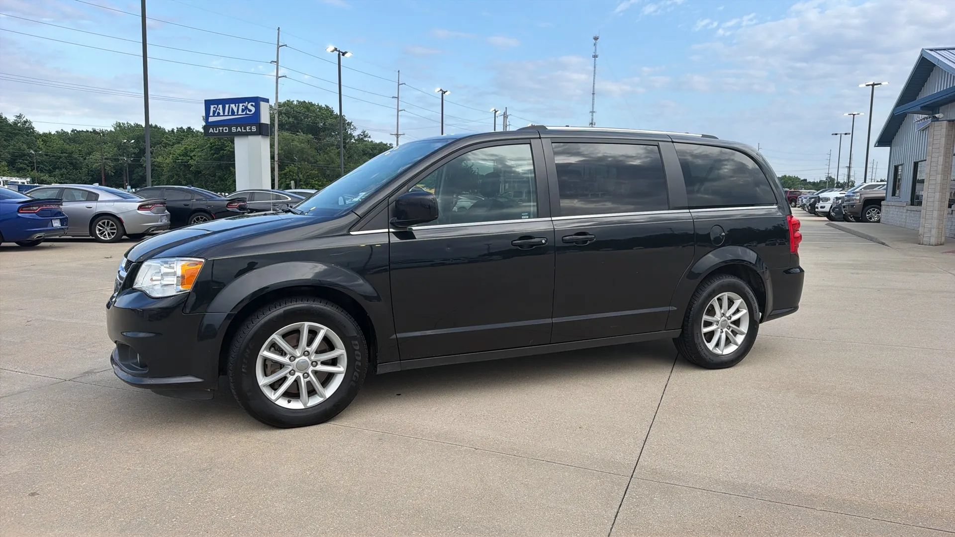 Used 2019 Dodge Grand Caravan SXT w/ Driver Convenience Group FWD image 6