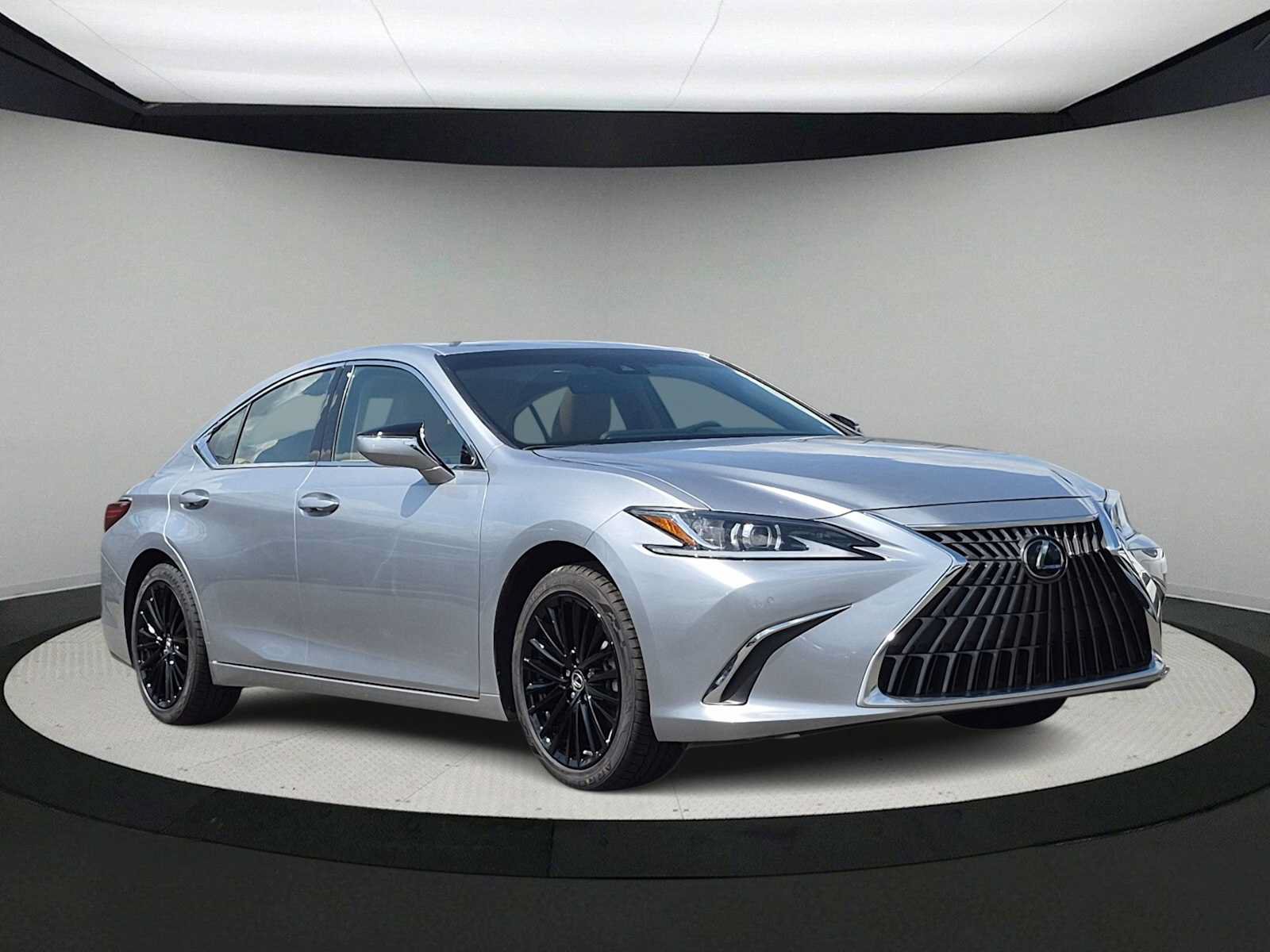 Used 2024 Lexus ES 350 w/ Premium Package FWD image 2