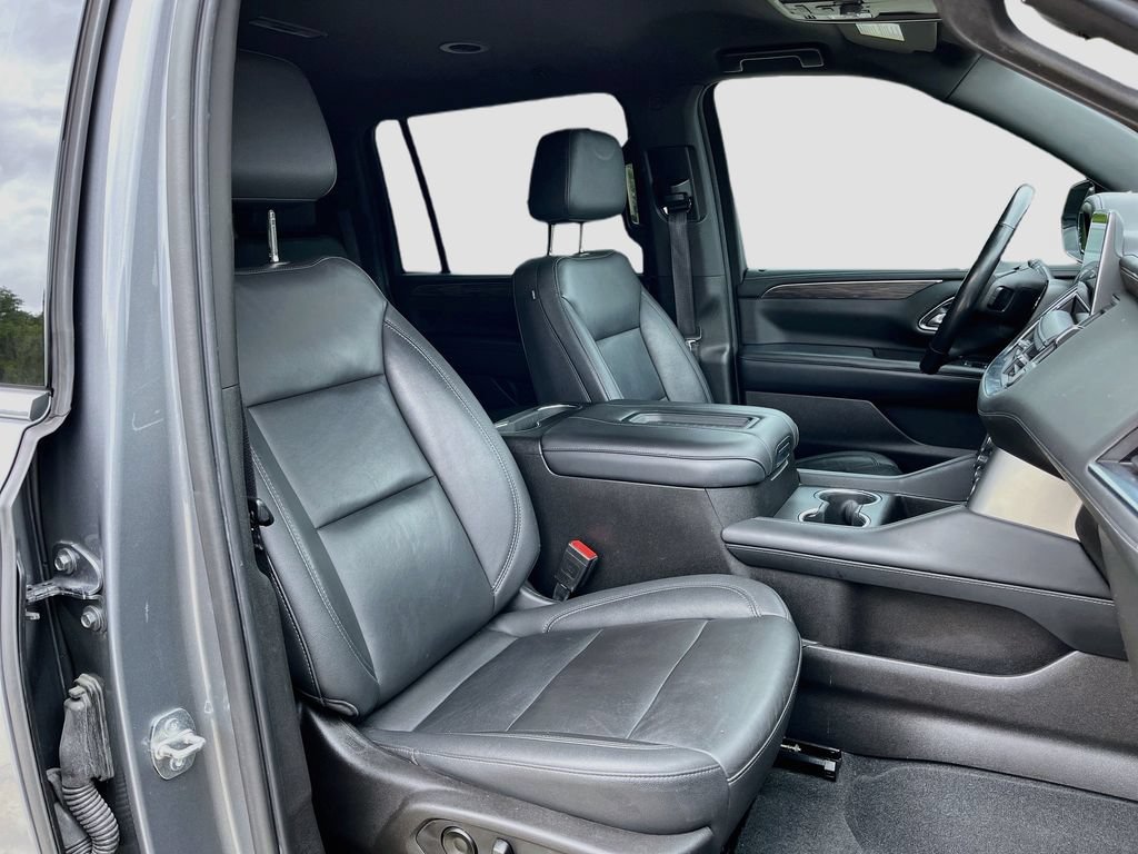 Used 2021 Chevrolet Suburban LT w/ Luxury Package RWD image 35