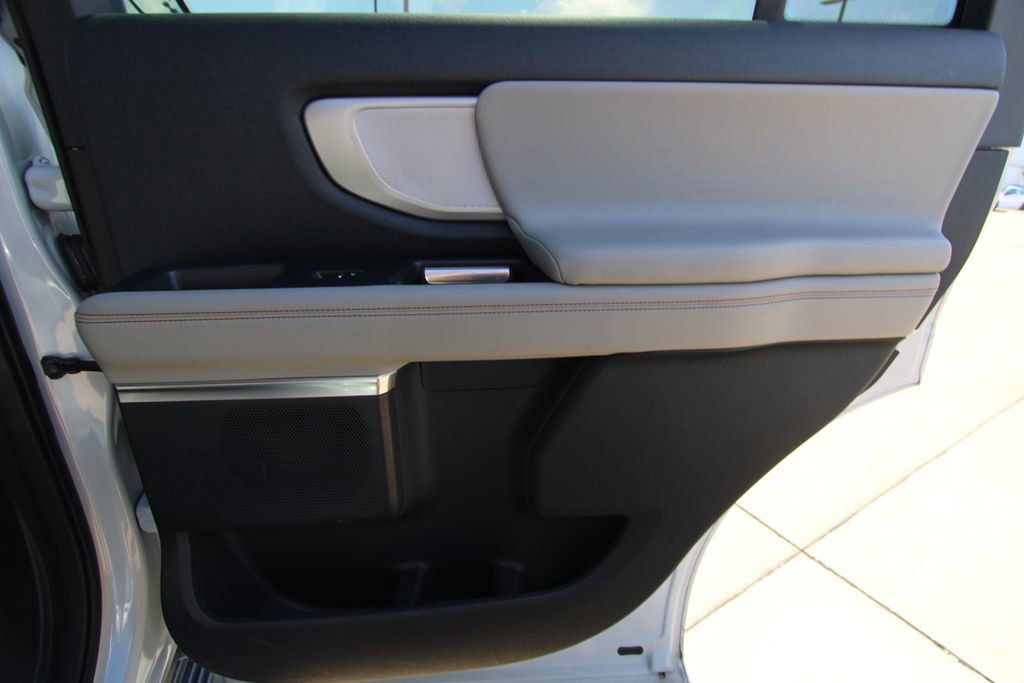 Used 2025 Ford Expedition Active AWD/4WD image 51